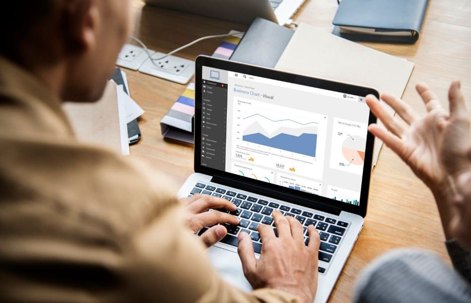 A Hootsuite le sale un nuevo competidor